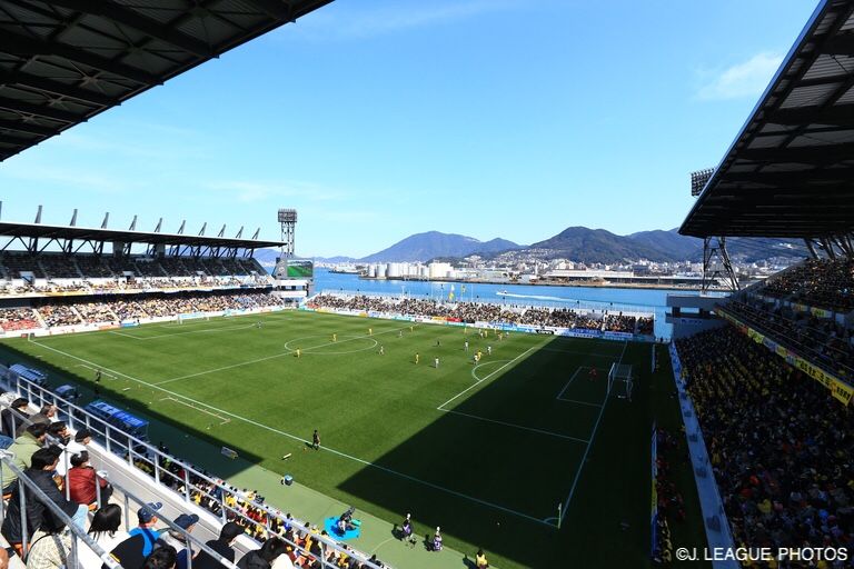 一度は訪れたい 日本で一番海に近いスタジアム ミクニワールドスタジアム北九州 へいこう ｊリーグ Jp