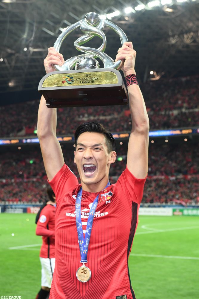 【レア】浦和レッズ　優勝記念トロフィー 浦和レッズ、ACL 3度目V 光輝く王者の証し レプリカトロフィー