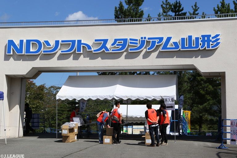 秋到来 スタジアムで秋を満喫しよう 紅葉を楽しめるスタジアムまとめ ｊリーグ Jp