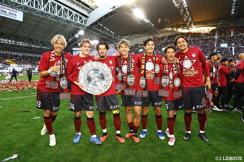 ヴィッセル神戸 2023年J1リーグ初優勝記念 直筆サイン入りパノラミックフォト ヴィッセル神戸、J1初優勝…阪神・オリックスと「関西勢三冠