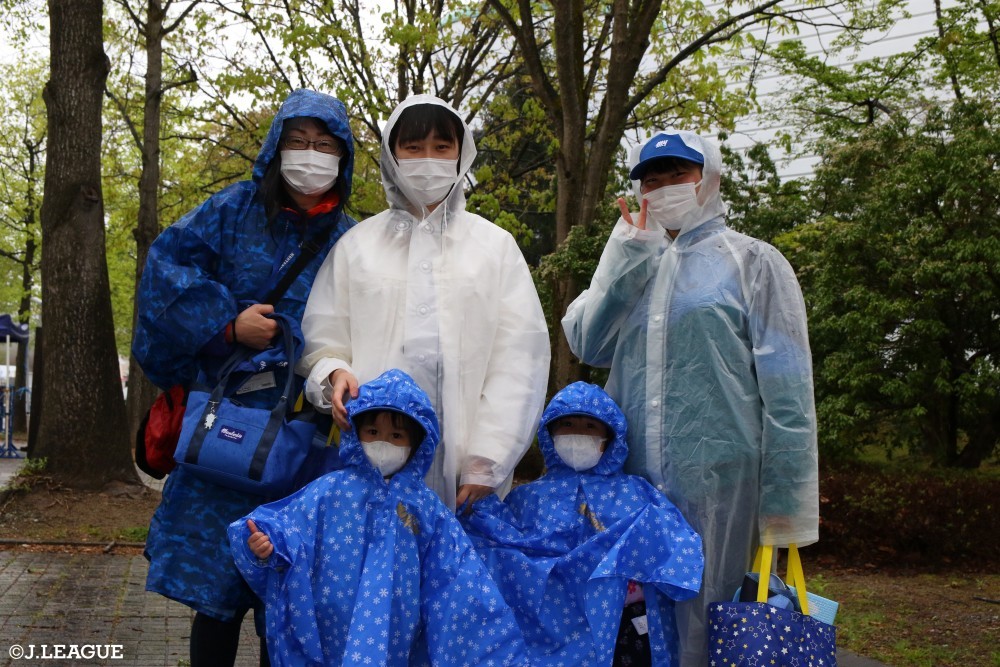 雨でも試合を楽しもう 雨の日サッカー観戦のおすすめアイテムを紹介します ｊリーグ Jp