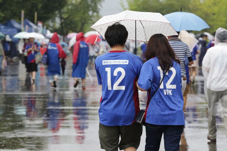 雨 の 日 野球 観戦