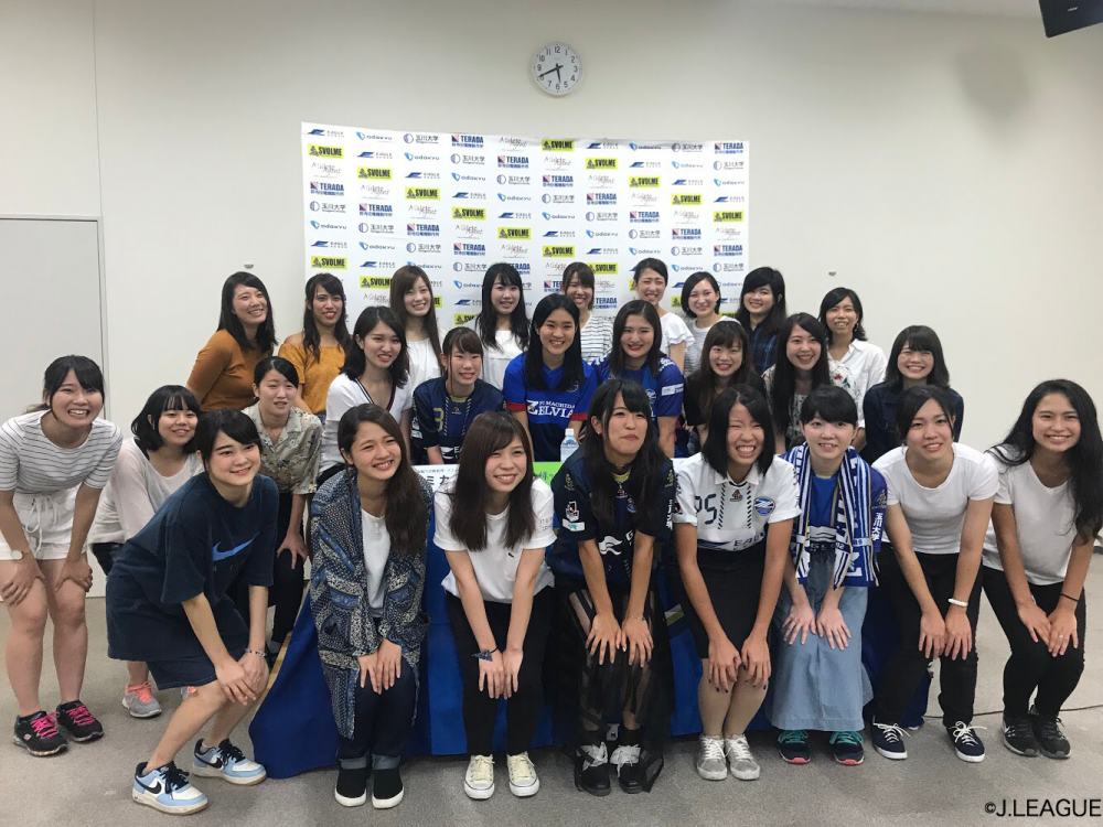 女子大生　記念写真 