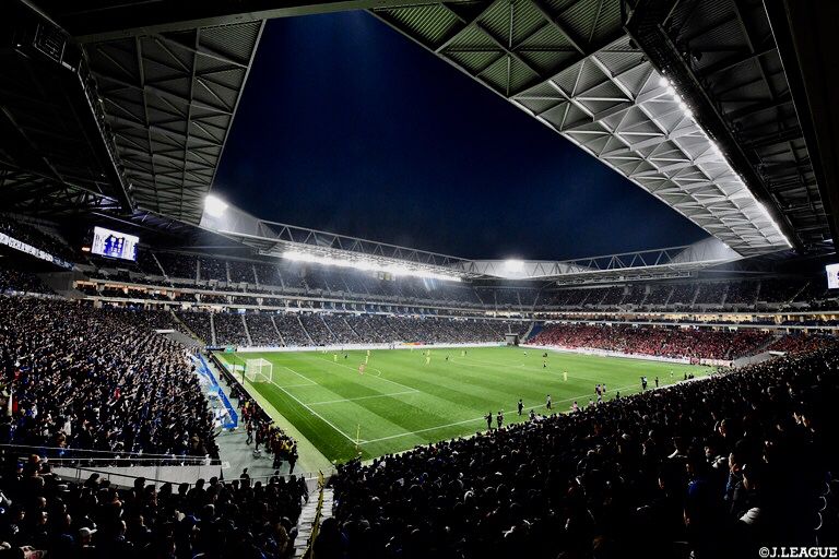 まるで夜空に浮かぶ宇宙船 フォトジェニック なスタジアムまとめ ｊリーグ Jp